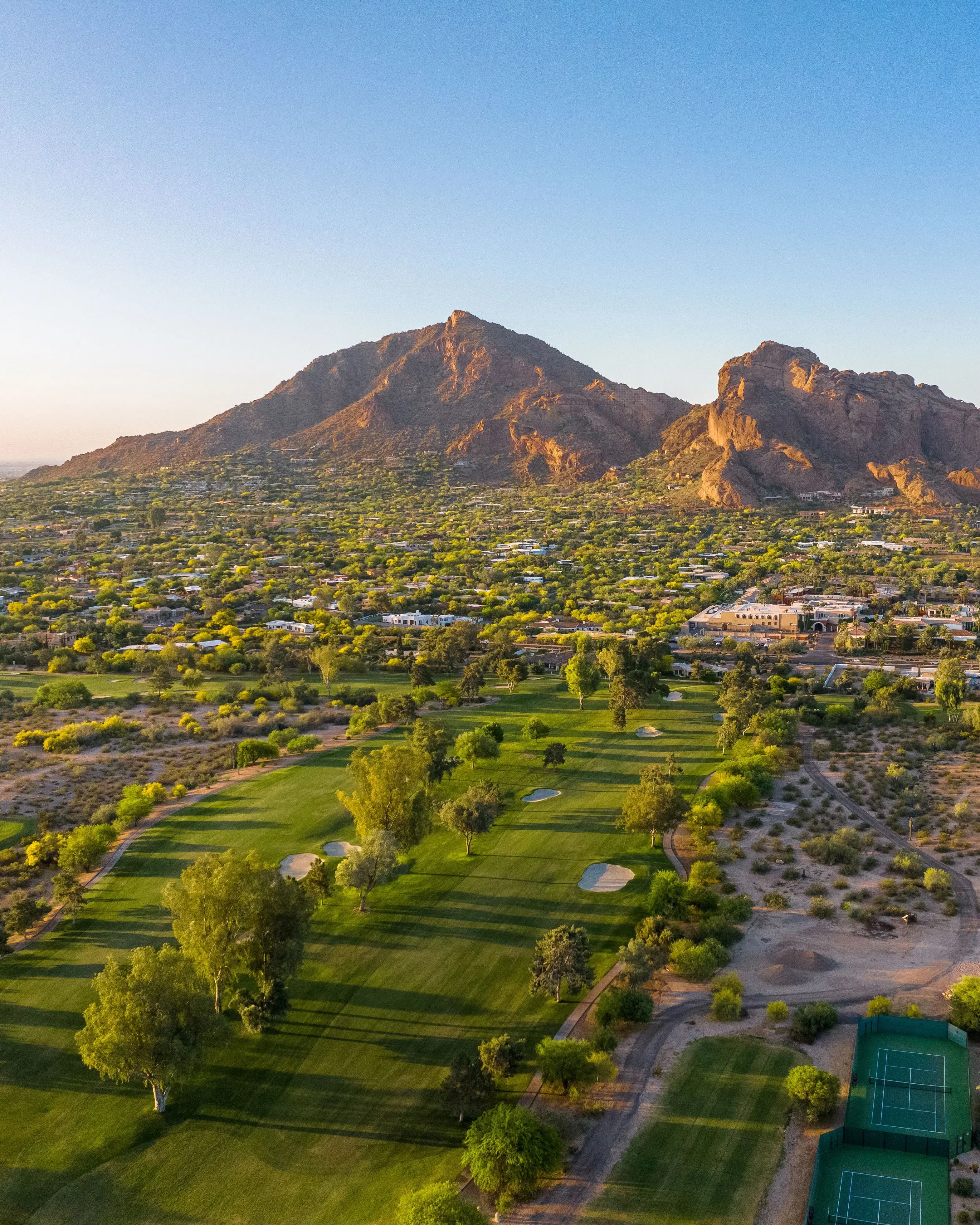 Camelback Mountain rising over the Arcadia neighborhood of Phoenix in Arizona LD4